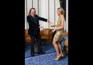 850x595